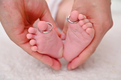 吐鲁番怀孕肚子一边高一边低